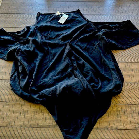 Cold shoulder Bodysuit - Picture 1 of 5